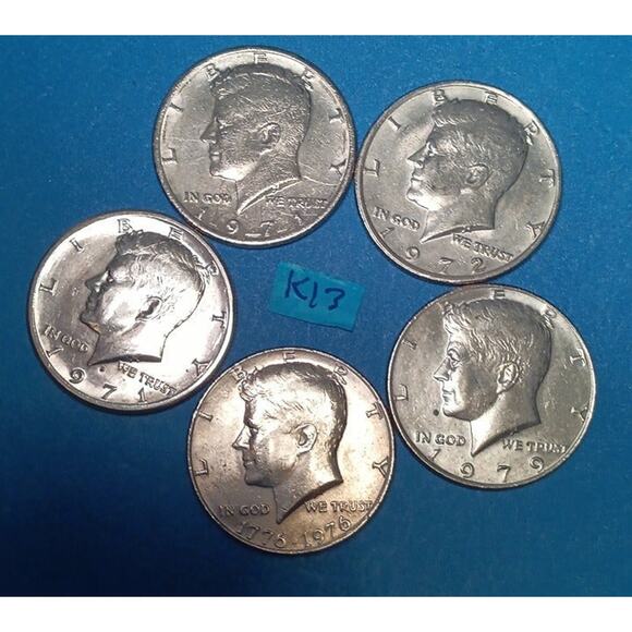 1 Bicentennial & 4 reg Kennedy Half Dollar Coins - Picture 1 of 2